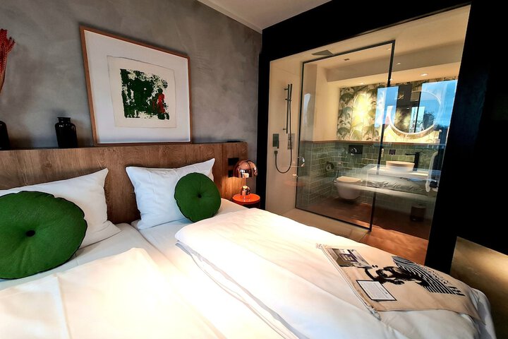 Room 22 of 61