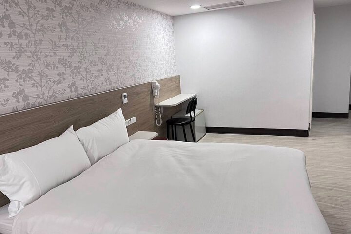 Room 9 of 26