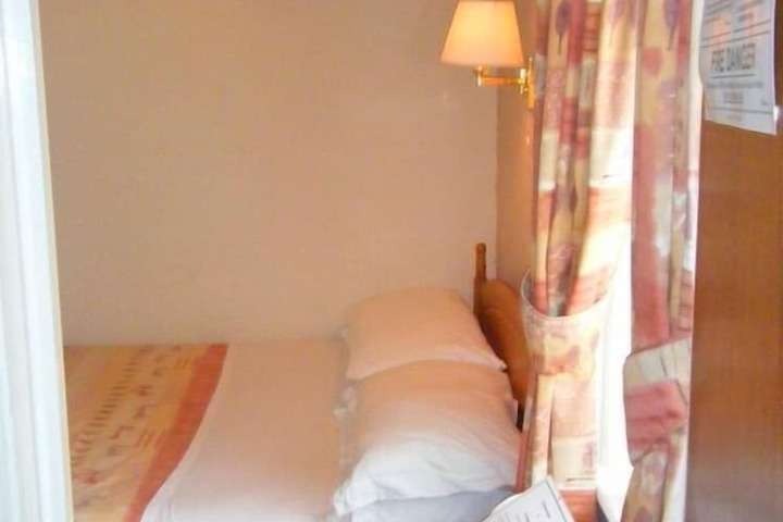 Room 34 of 131
