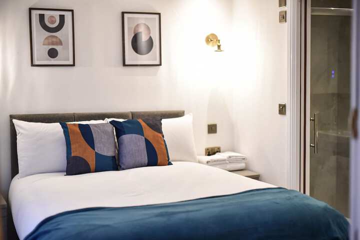 Room 2 of 6