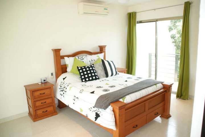 Room 9 of 34