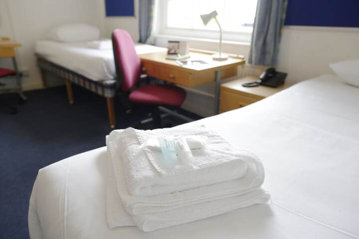 Room 7 of 16
