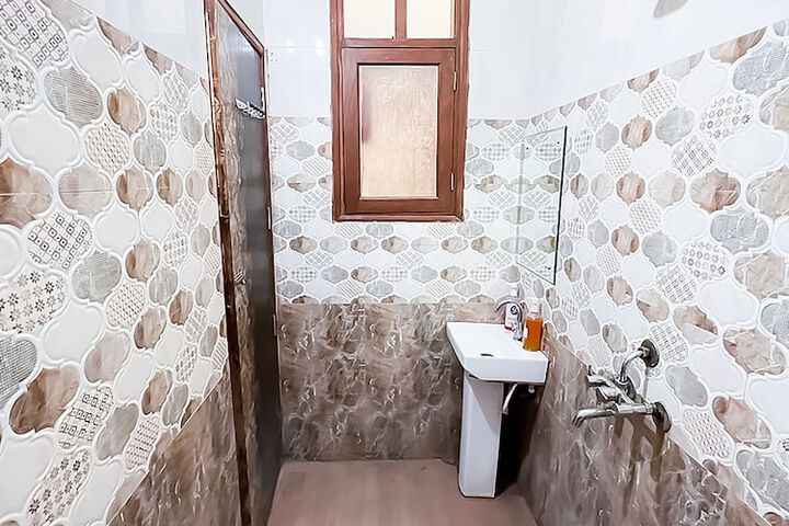 Room 18 of 28