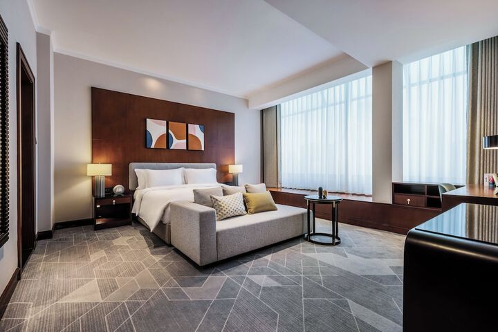 Room 18 of 110