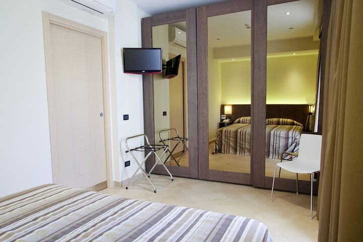 Room 13 of 23