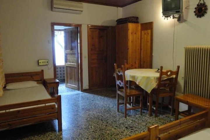 Room 8 of 35