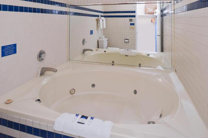 Jetted Tub Suite 1 King Bed (8 of 11)