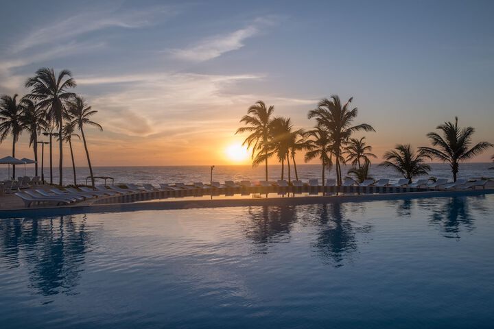 Hotel with Pool