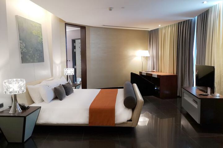 Room 52 of 168