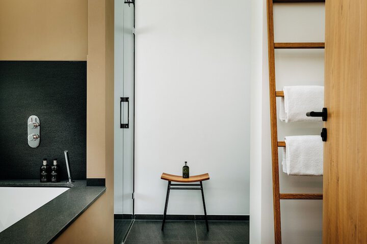 Room 9 of 19