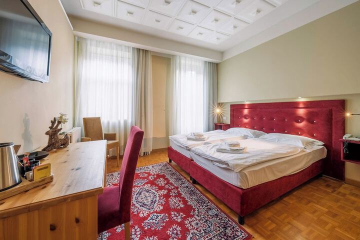 Room 5 of 31