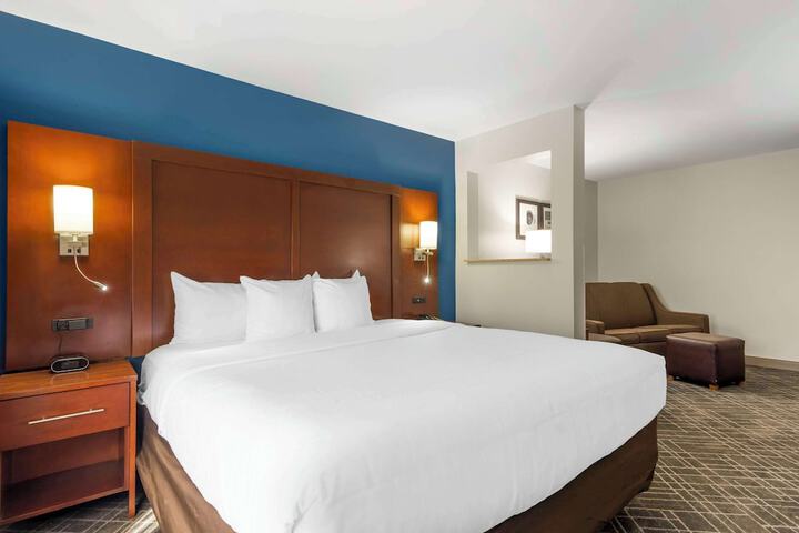 Suite 2 Queen Beds (6 of 20)