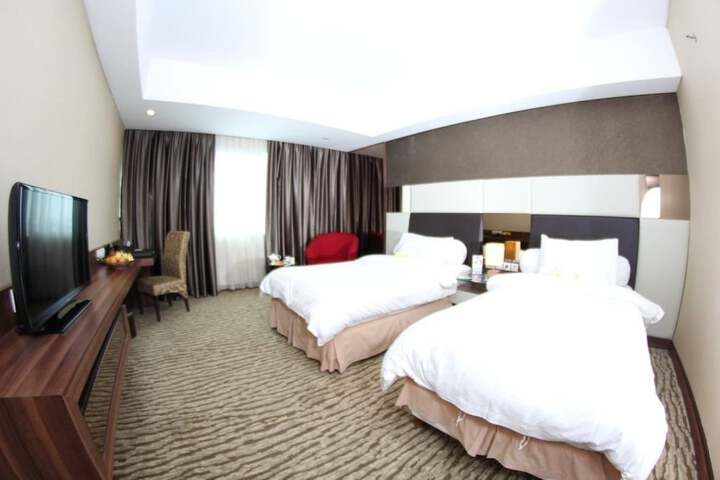 Room 10 of 19