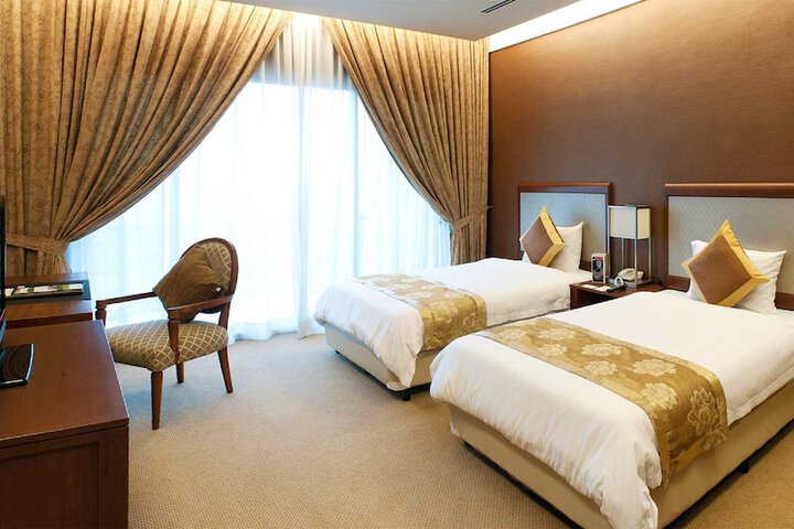 Room 10 of 42