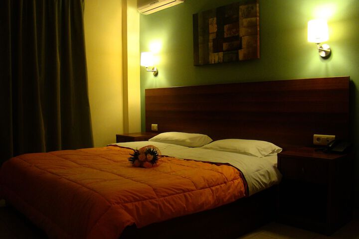 Room 5 of 11