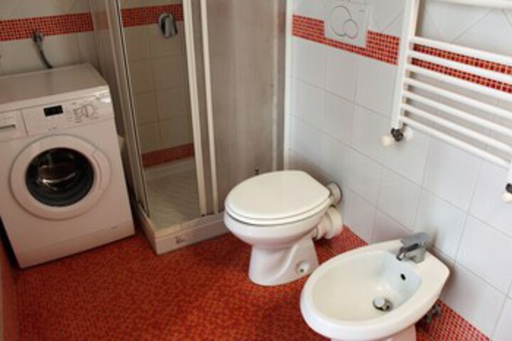 Room 4 of 18