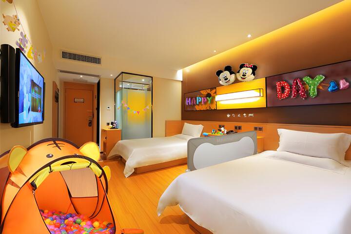 Room 17 of 40