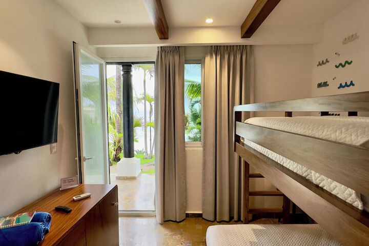 Room 8 of 38
