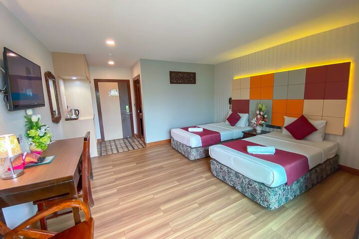 Room 11 of 28