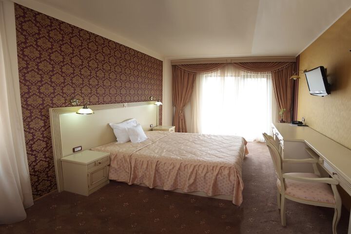 Room 6 of 37