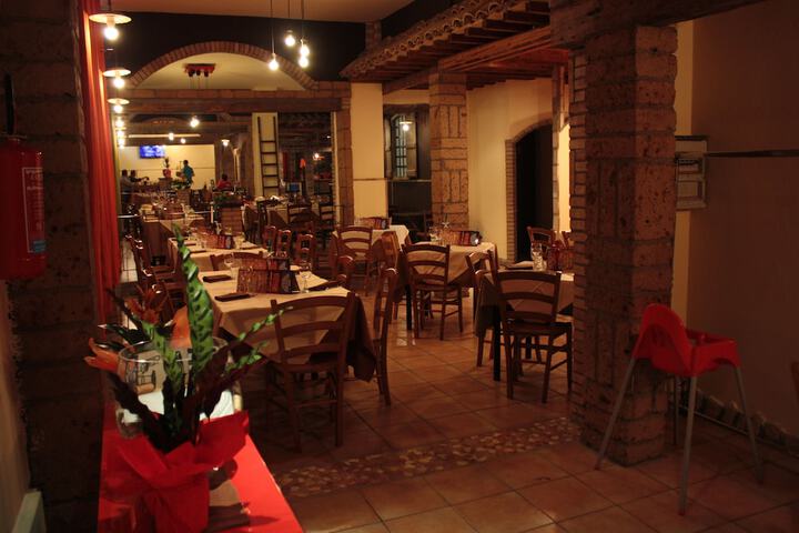 Dining 9 of 17
