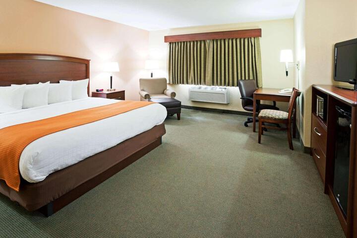 1 King Bed (1 of 9)