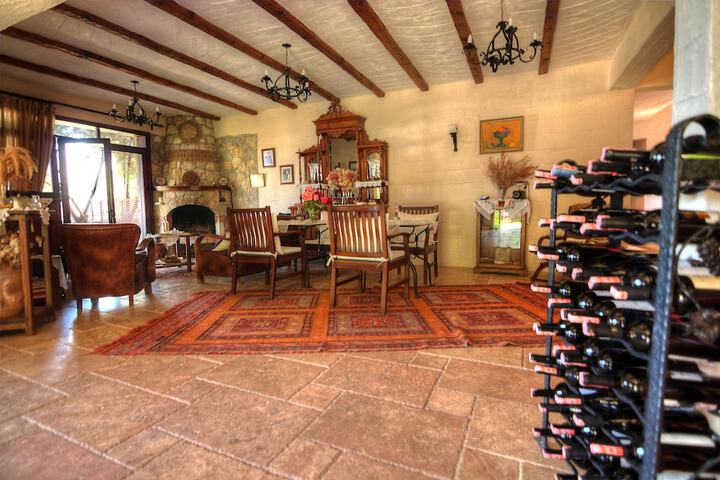 Lobby lounge