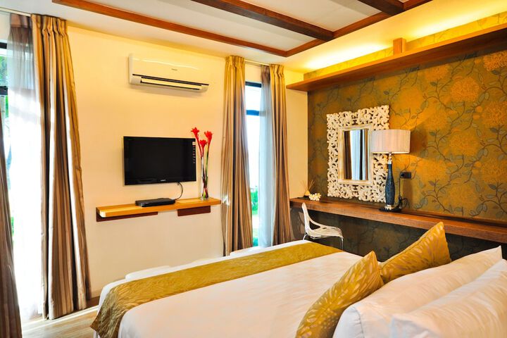Room 4 of 90
