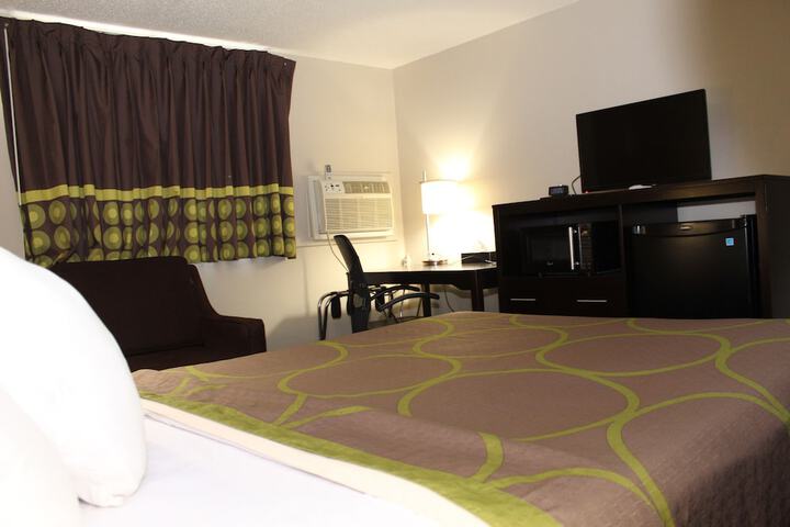 Queen Bed Accessible (9 of 18)