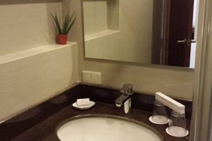 Room 12 of 27