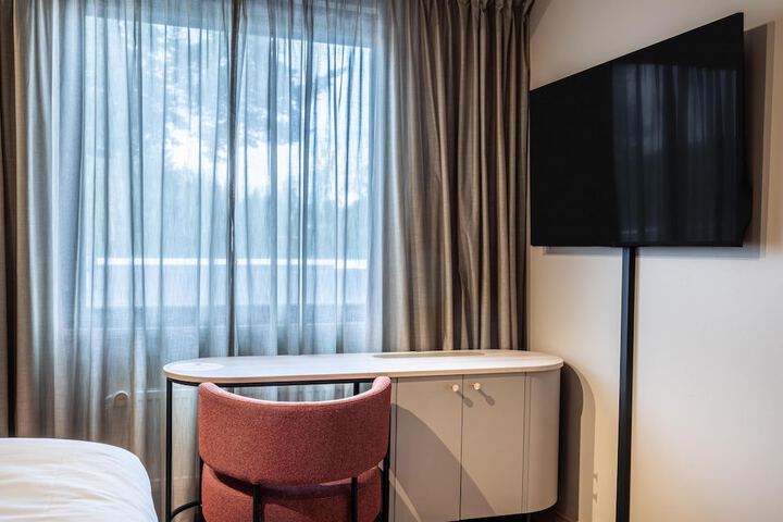 Room 34 of 84