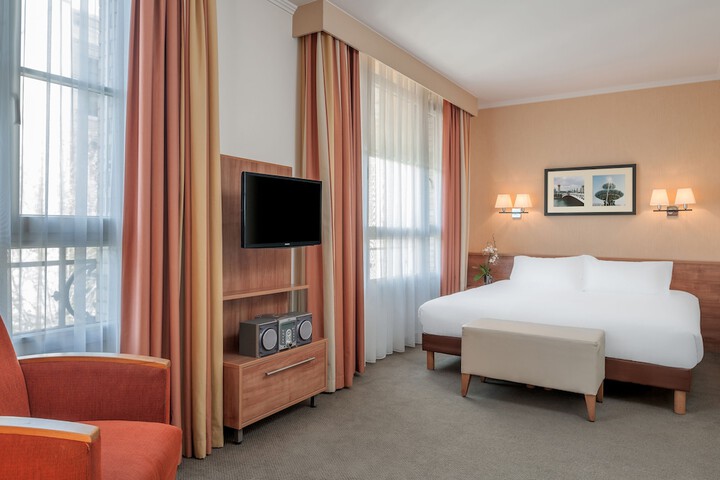 Room 10 of 40