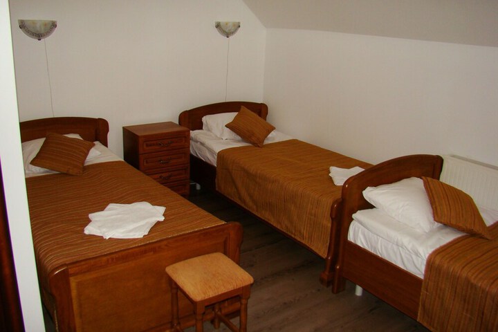 Room 12 of 34