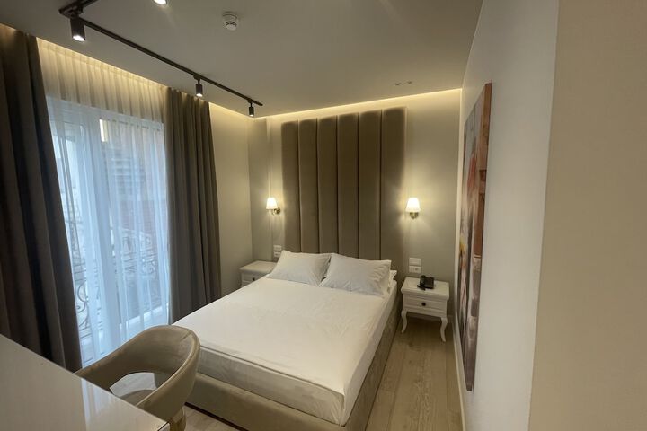 Room 16 of 92