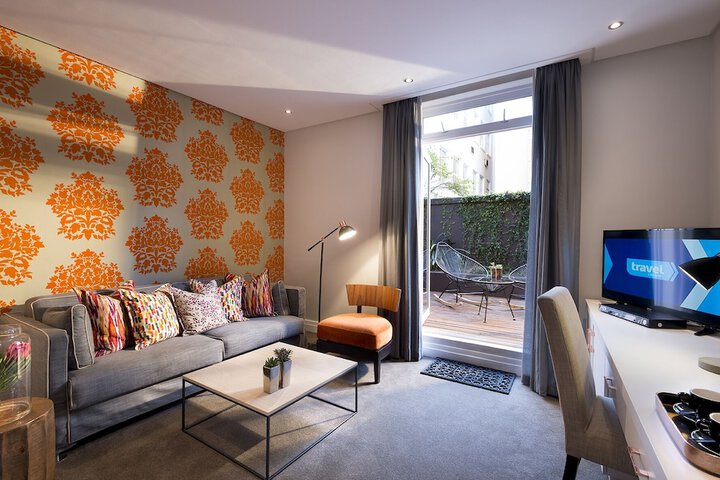 Room 32 of 48