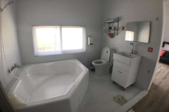 Room 8 of 8