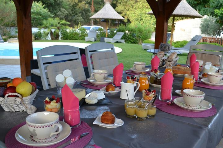 Breakfast/Coffee Service 26 of 42