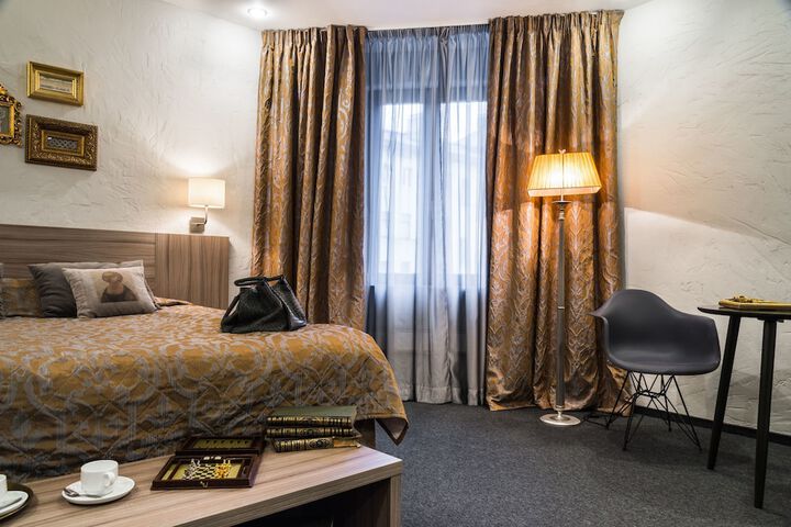 Room 9 of 50