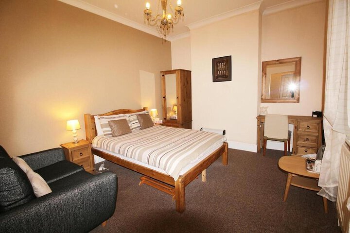 Room 4 of 43