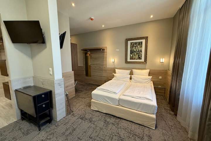 Room 30 of 136
