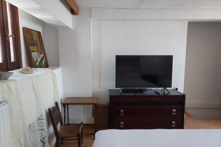 Room 7 of 9