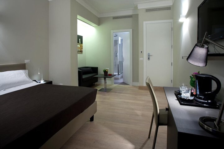 Room 9 of 19