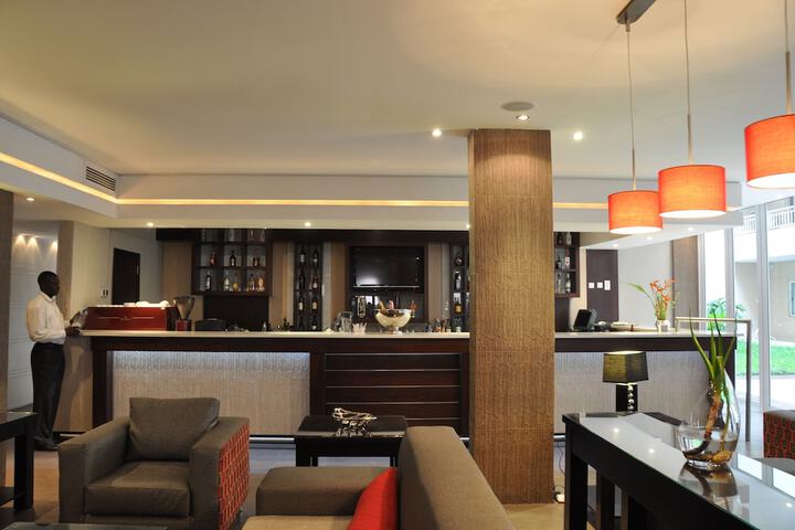 Lounge 43 of 54