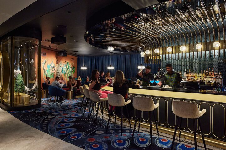 Lounge 54 of 64