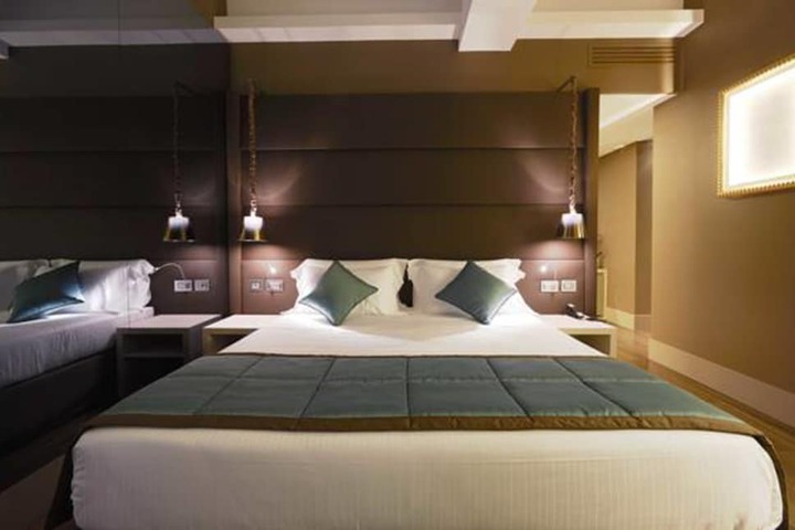 Room 27 of 142