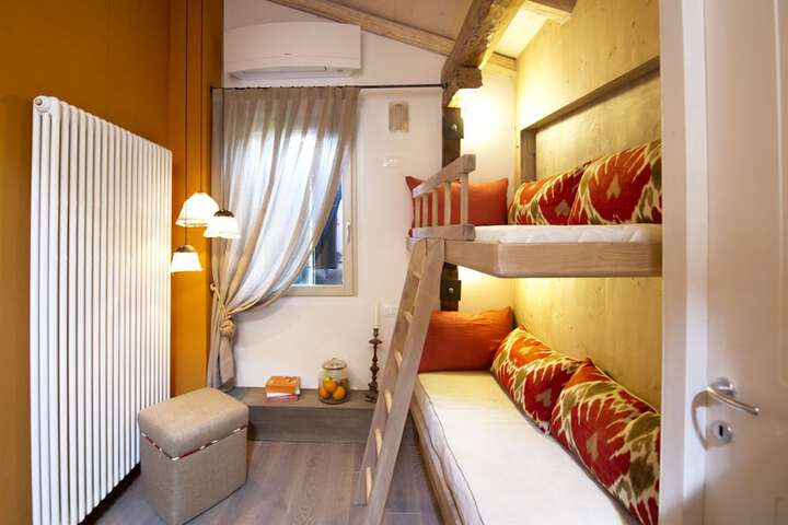 Room 10 of 41