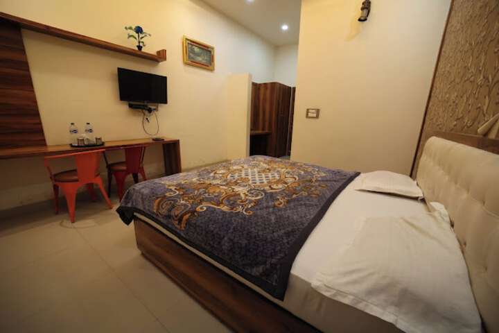 Room 10 of 25