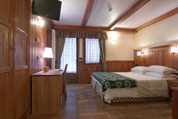 Room 8 of 61