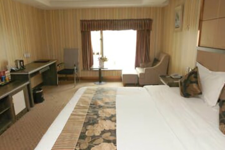 Room 5 of 8