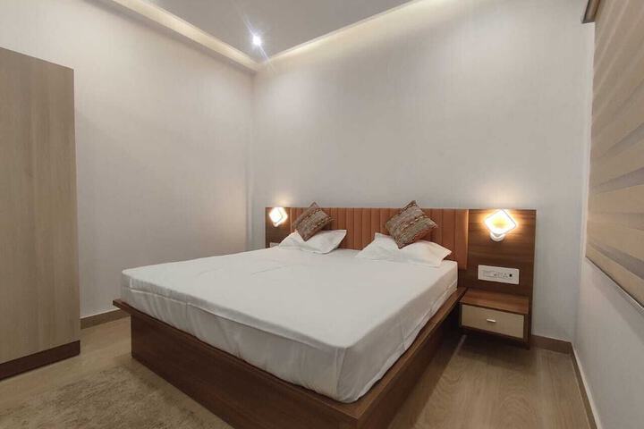 Room 10 of 36